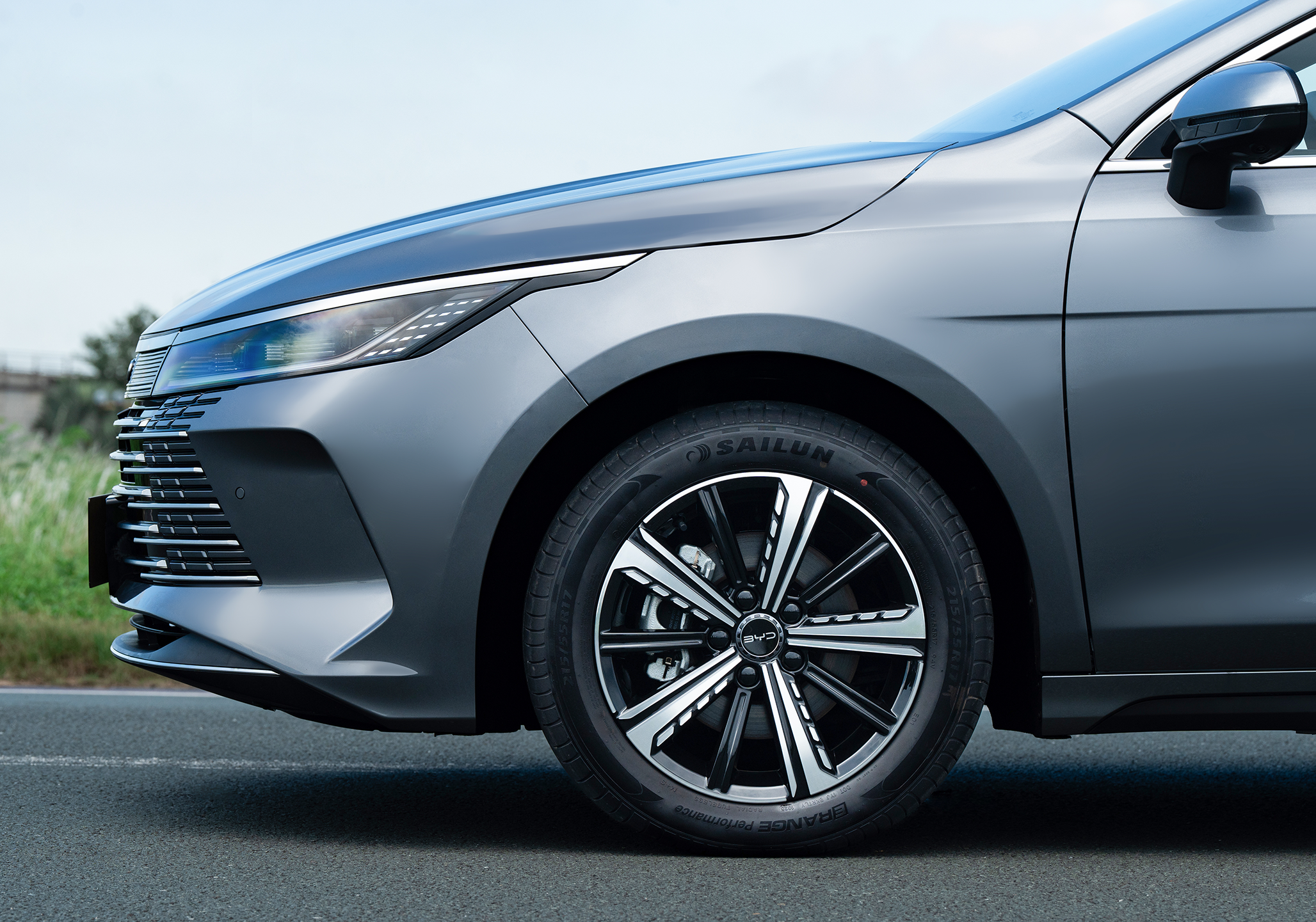 Đường gân thân xe uốn lượn – Biểu tượng chuyển động