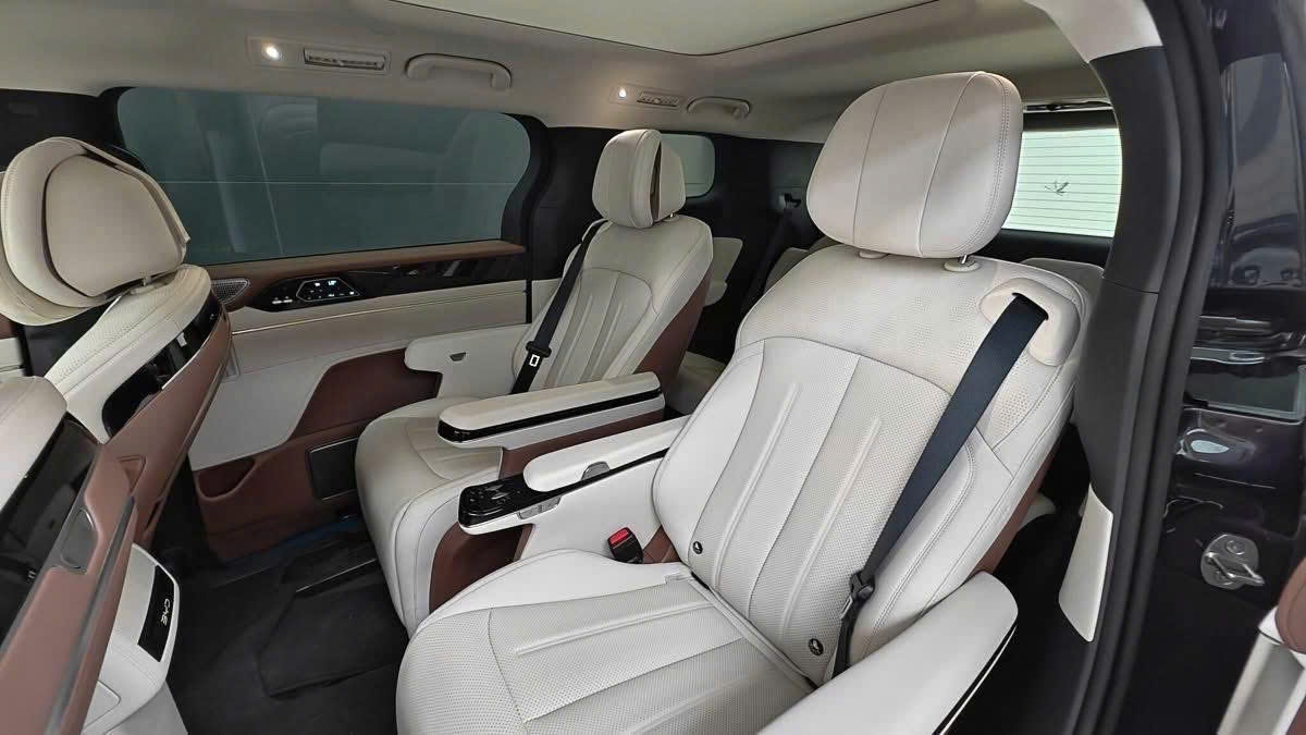 So sánh BYD M9 và Kia Carnival 2025: Lựa chọn nào phù hợp với nhu cầu của bạn?