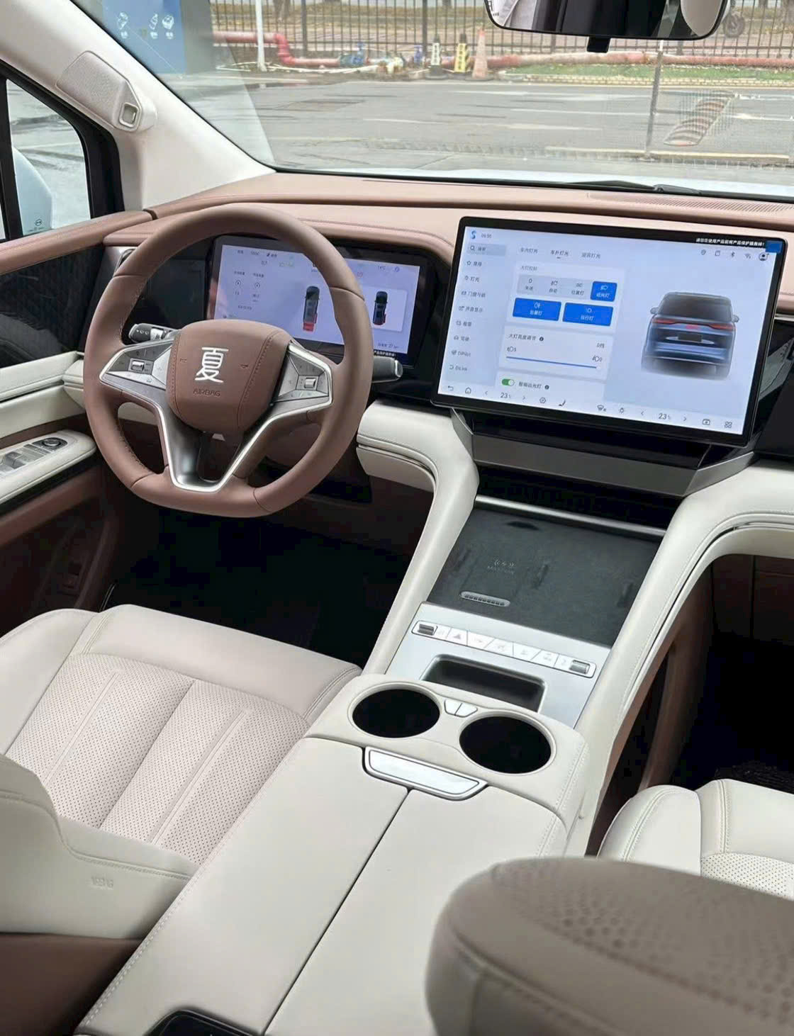 So sánh BYD M9 và Kia Carnival: MPV nào đáng mua hơn năm 2025?